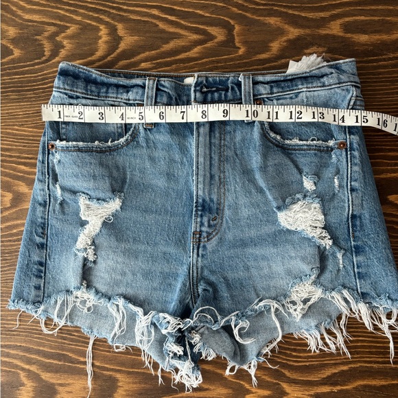 Abercrombie High Rise Mom Short - Picture 4 of 5